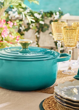 Signature Round Dutch Oven 5.5 Qt