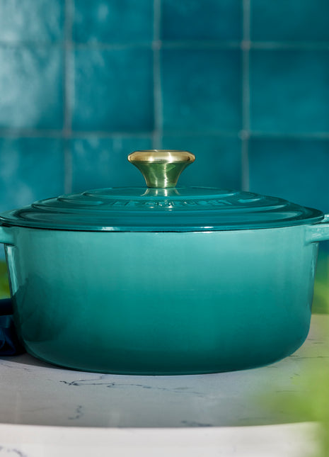 Signature Round Dutch Oven 5.5 Qt
