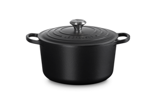 Signature Deep Round Oven 6.5 Qt Licorice SS Knob