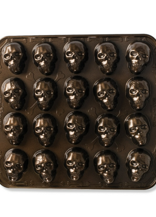 Skull Bites Cakelet Pan
