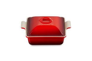 Heritage Square Covered Casserole 2.5 Qt Cerise