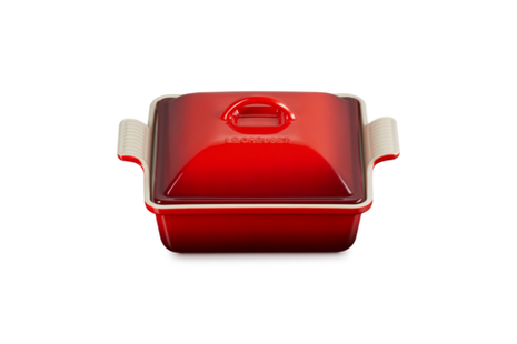 Heritage Square Covered Casserole 2.5 Qt Cerise