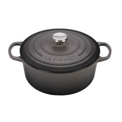 Signature Round Dutch Oven 5.5 Qt
